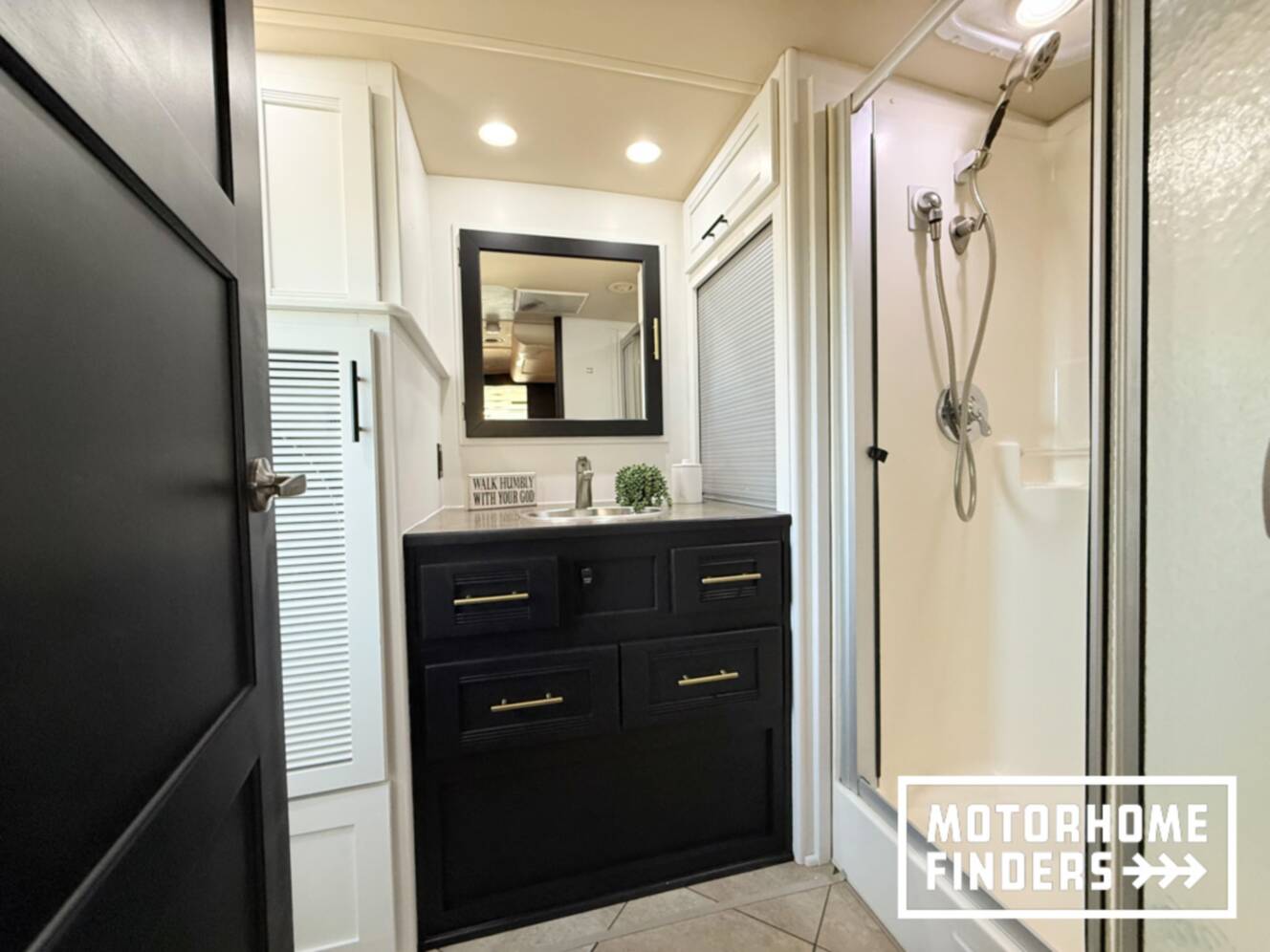 A photo of this 2014 Itasca SOLEI 38R