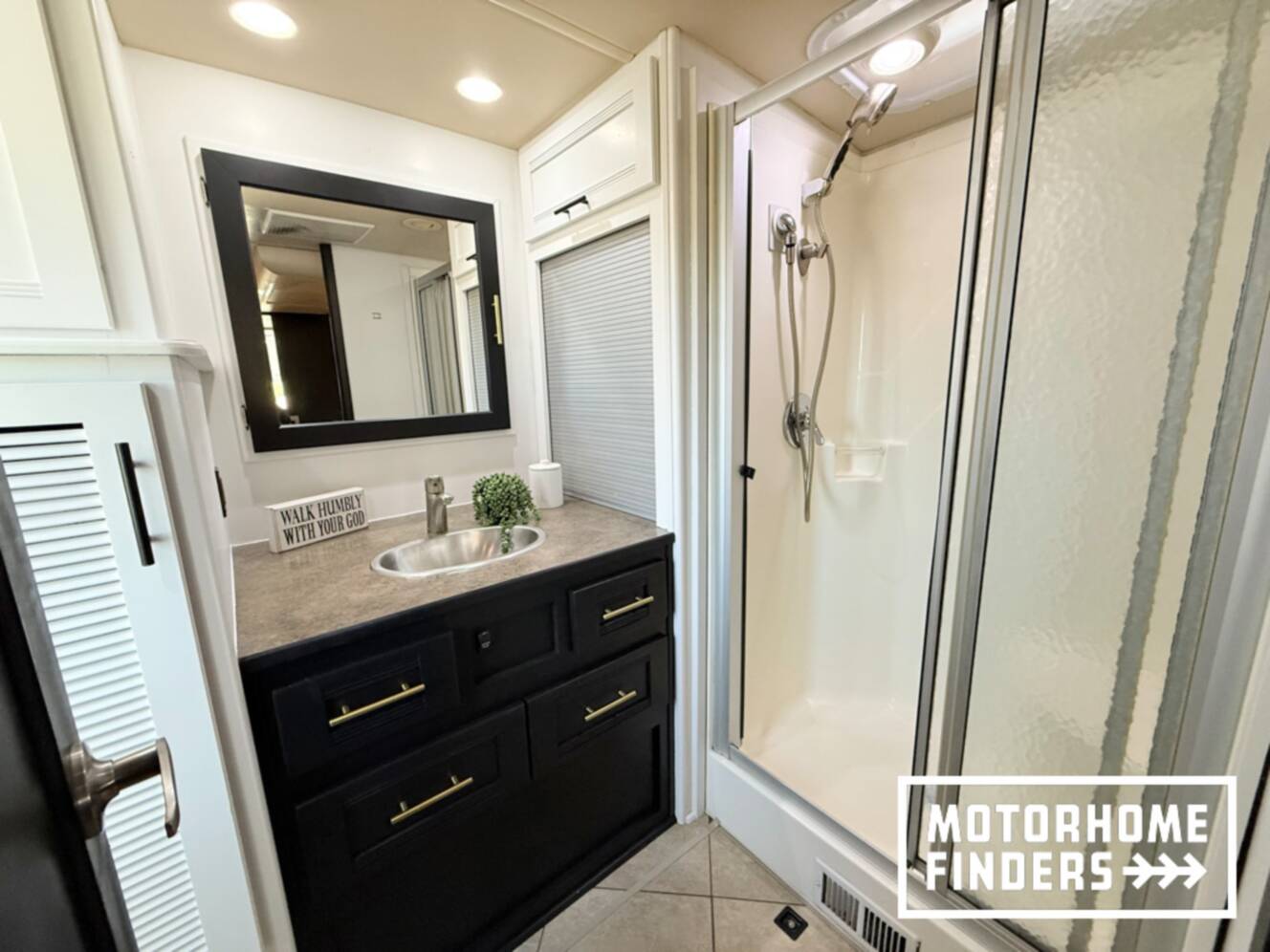 A photo of this 2014 Itasca SOLEI 38R