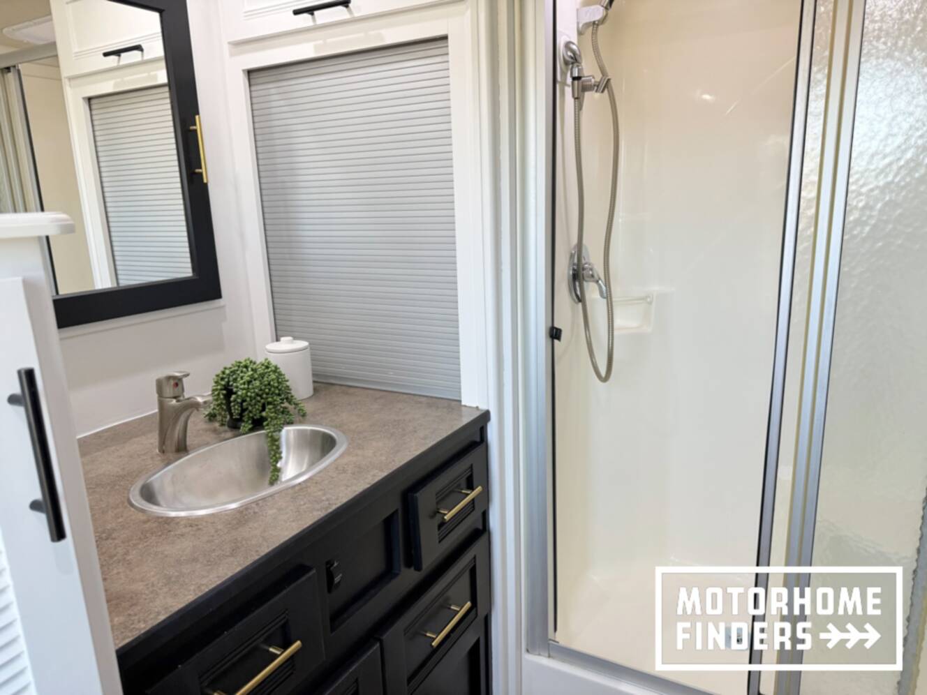 A photo of this 2014 Itasca SOLEI 38R