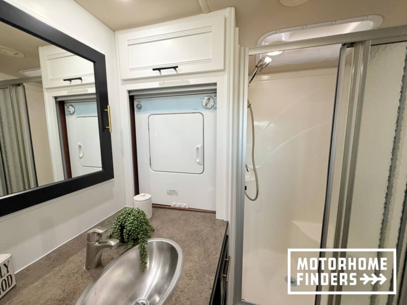 A photo of this 2014 Itasca SOLEI 38R