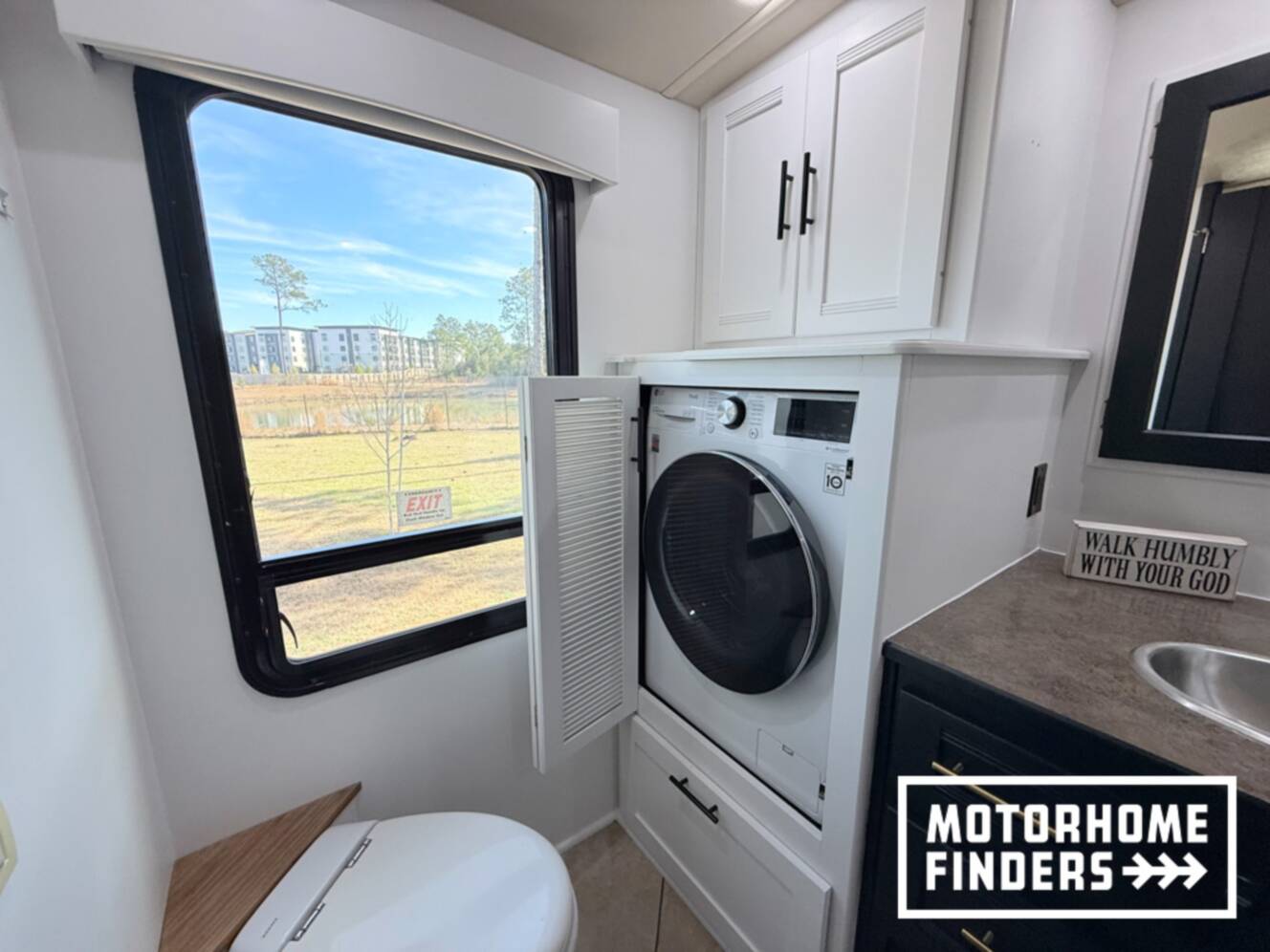 A photo of this 2014 Itasca SOLEI 38R