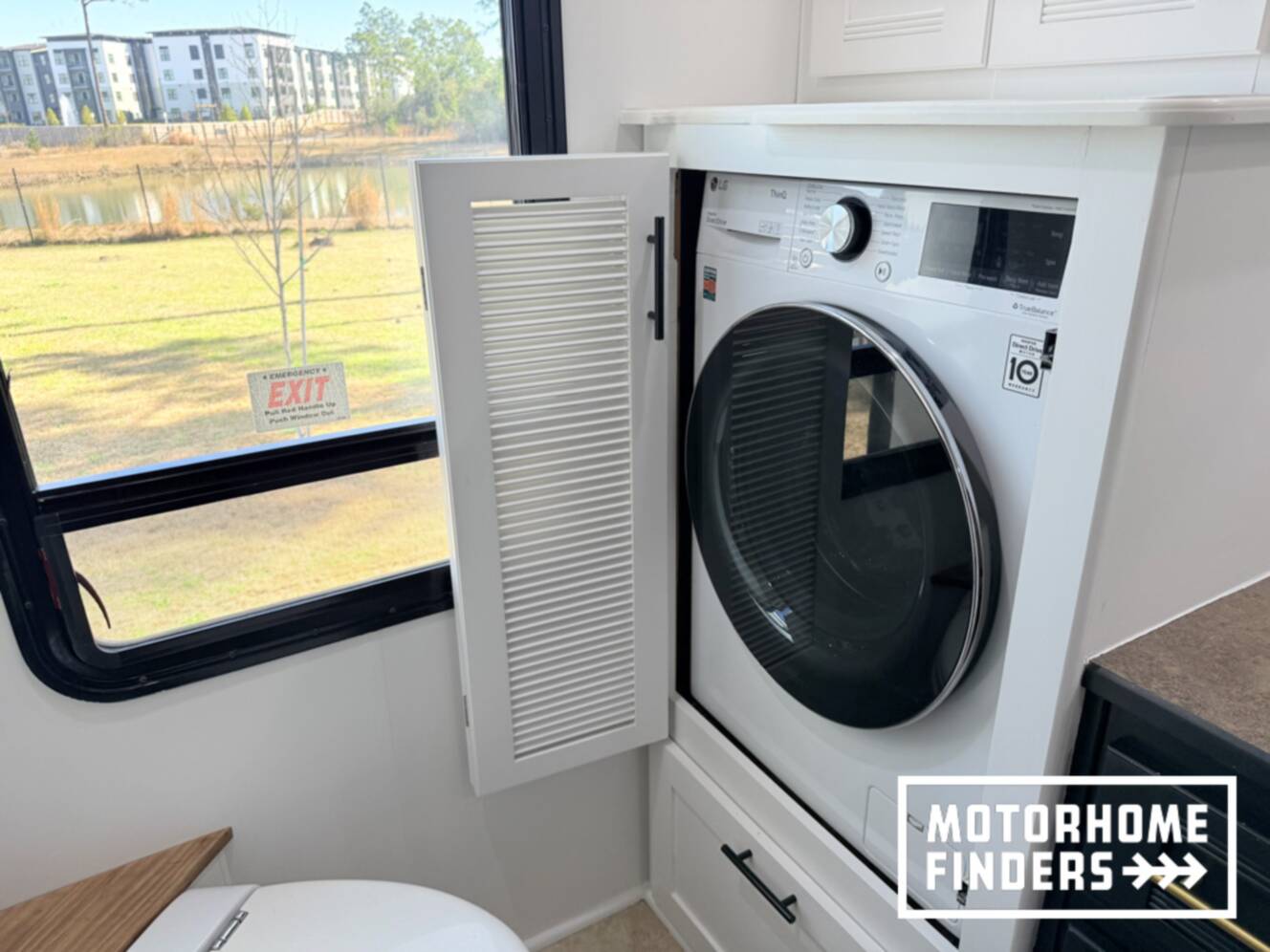 A photo of this 2014 Itasca SOLEI 38R