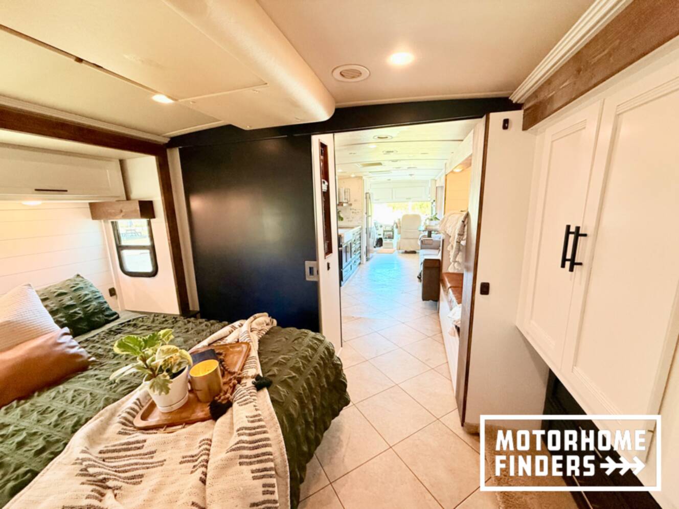 A photo of this 2014 Itasca SOLEI 38R