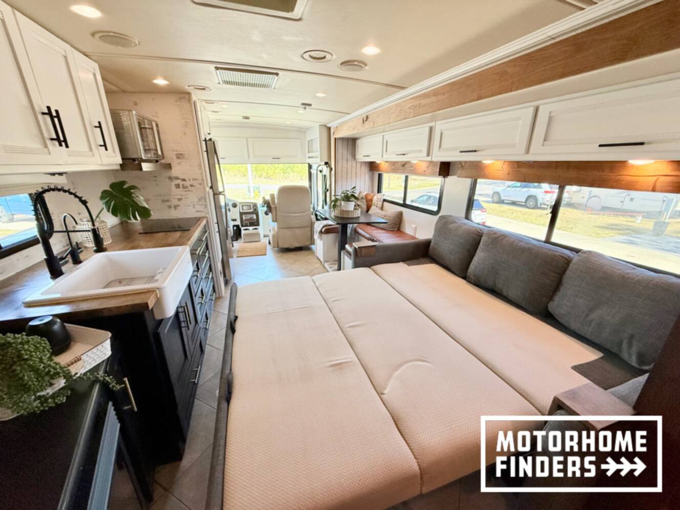 A photo of this 2014 Itasca SOLEI 38R