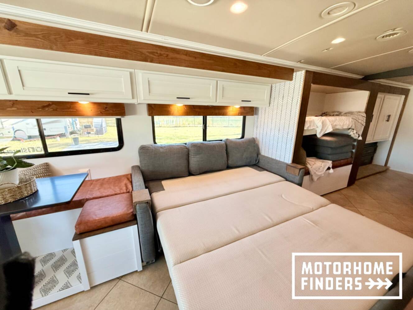 A photo of this 2014 Itasca SOLEI 38R