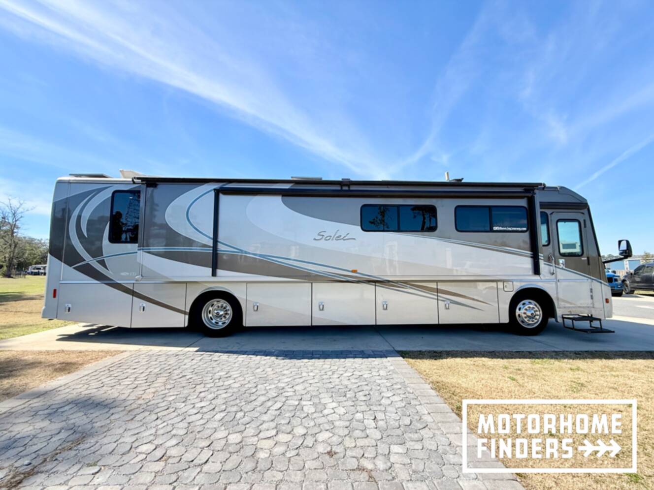 A photo of this 2014 Itasca SOLEI 38R