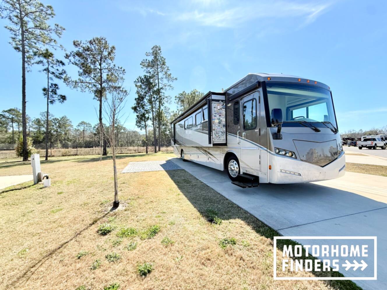 A photo of this 2014 Itasca SOLEI 38R
