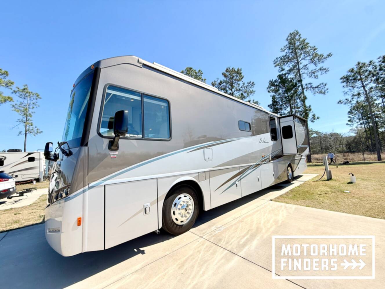 A photo of this 2014 Itasca SOLEI 38R