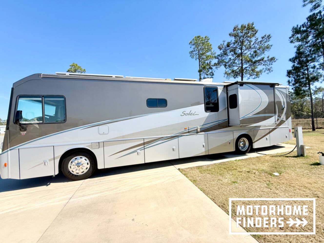 A photo of this 2014 Itasca SOLEI 38R