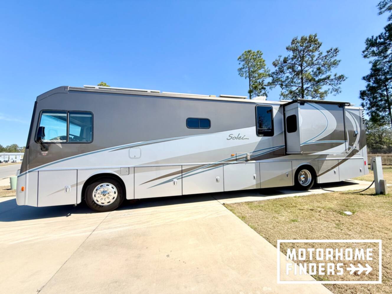 A photo of this 2014 Itasca SOLEI 38R