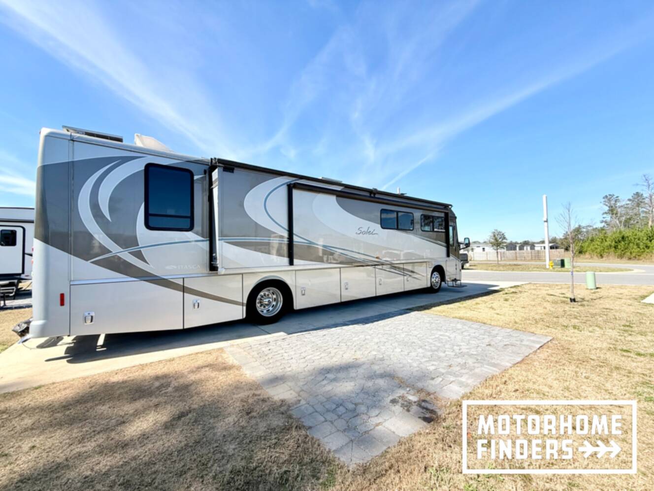 A photo of this 2014 Itasca SOLEI 38R