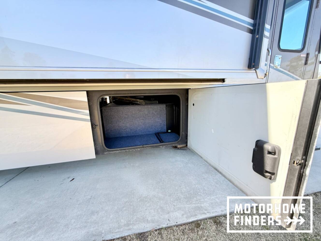 A photo of this 2014 Itasca SOLEI 38R