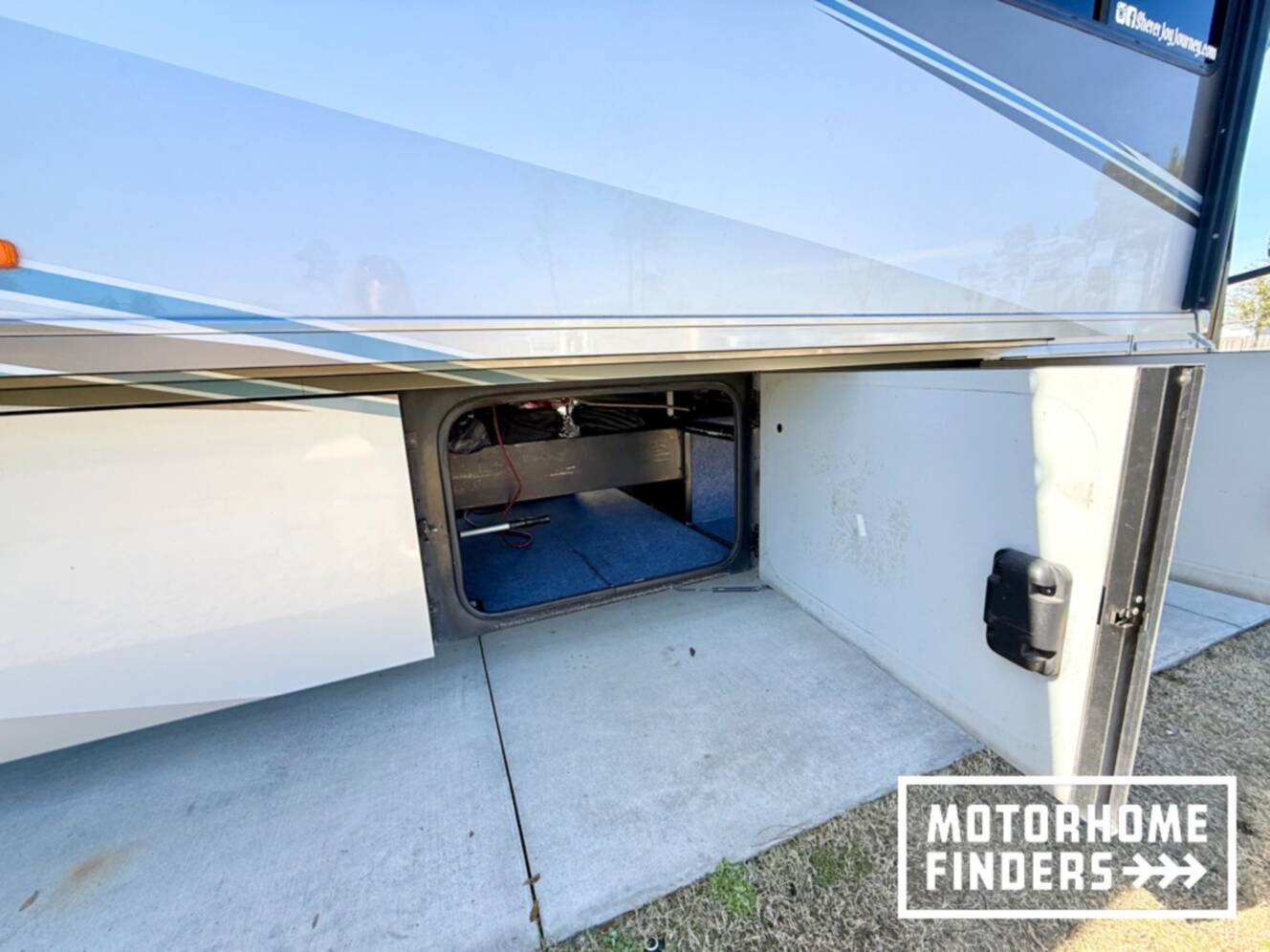 A photo of this 2014 Itasca SOLEI 38R