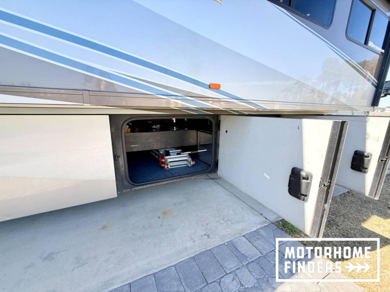 A photo of this 2014 Itasca SOLEI 38R