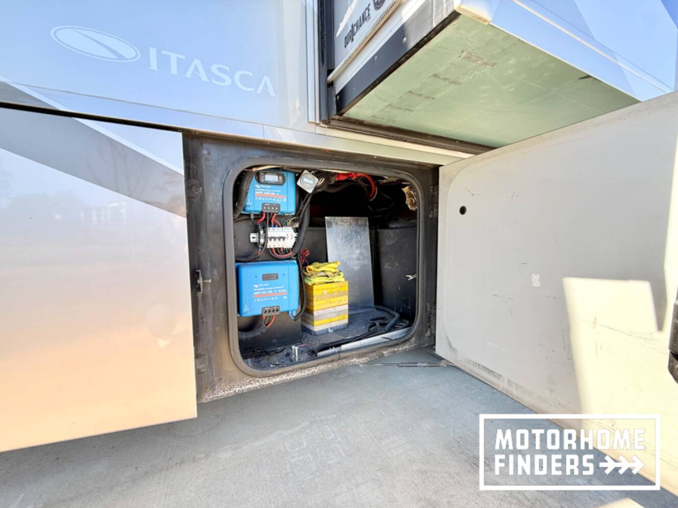 A photo of this 2014 Itasca SOLEI 38R