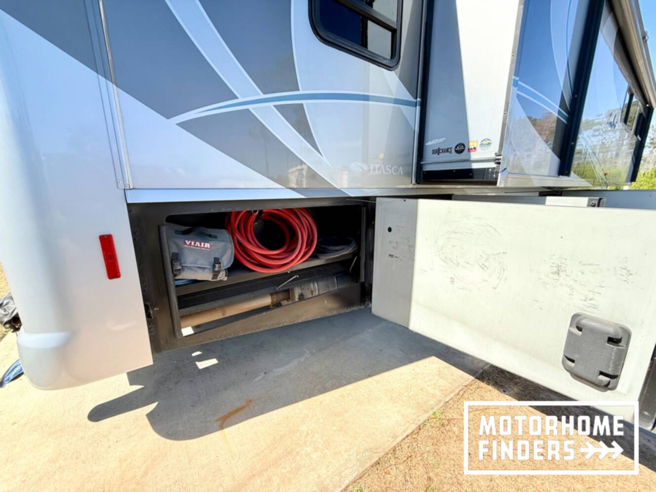 A photo of this 2014 Itasca SOLEI 38R