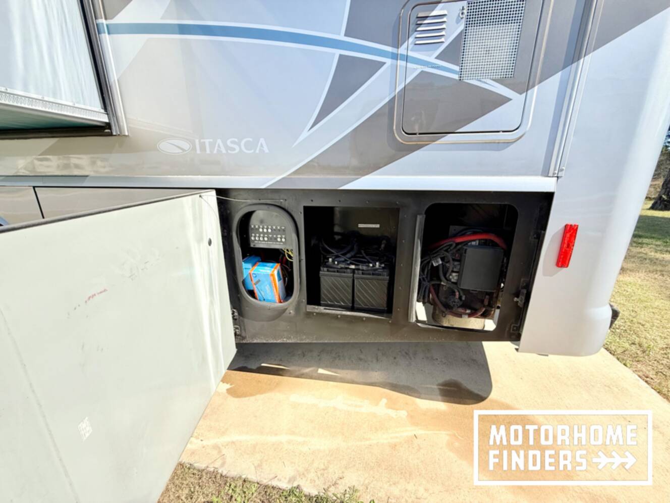 A photo of this 2014 Itasca SOLEI 38R