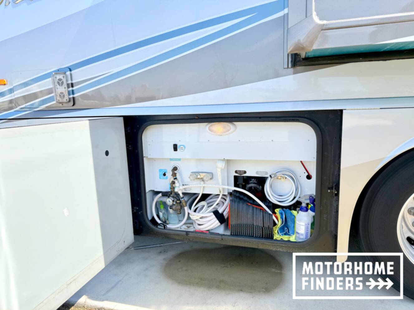 A photo of this 2014 Itasca SOLEI 38R