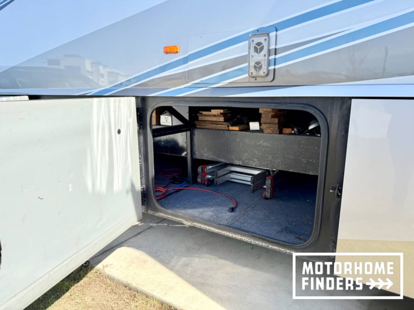 A photo of this 2014 Itasca SOLEI 38R
