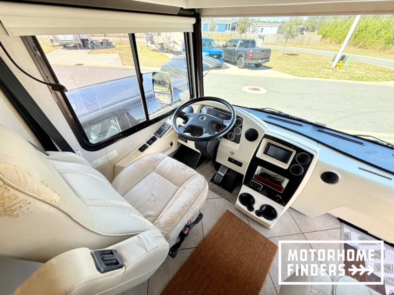 A photo of this 2014 Itasca SOLEI 38R