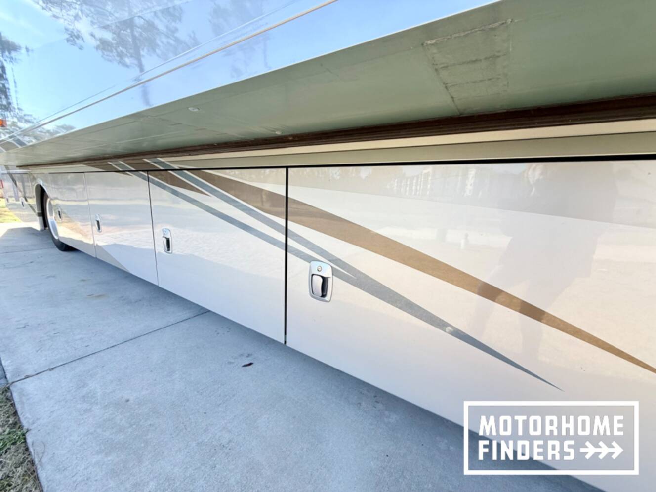 A photo of this 2014 Itasca SOLEI 38R