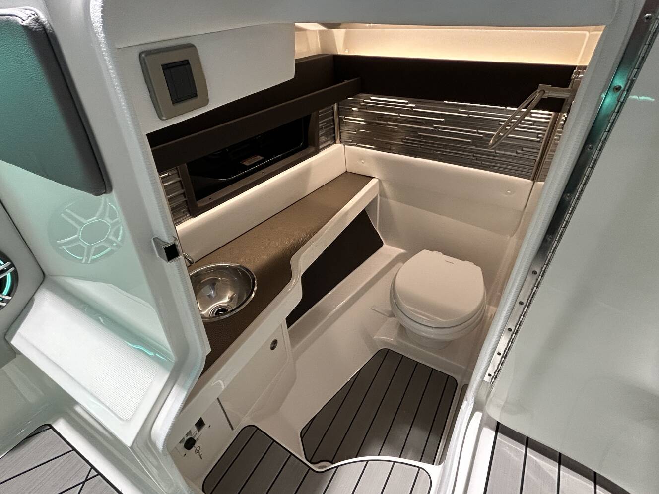 A photo of this 2026 Sea Ray SLX 310 Outboard