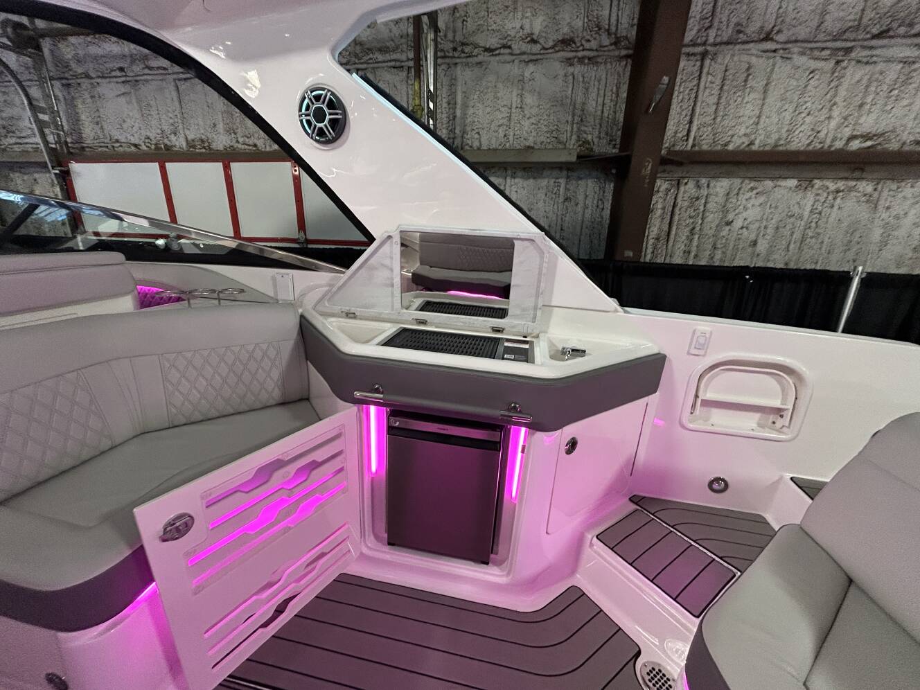 A photo of this 2026 Sea Ray SLX 310 Outboard