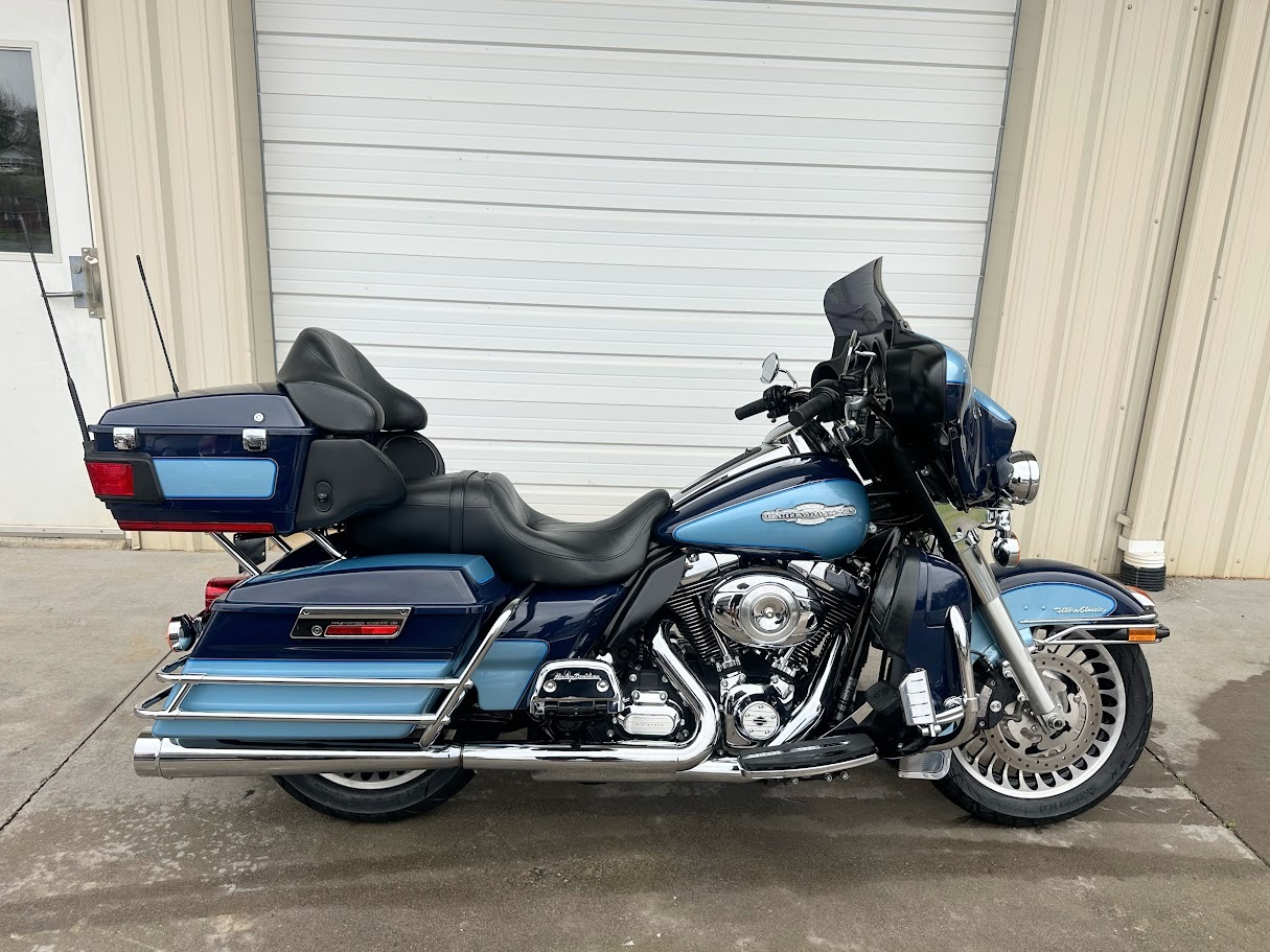 2012 Harley-Davidson ELECTRA GLIDE ULTRA CLASSIC ULTRA CLASSIC FLHTCU in Lenoir City, TN