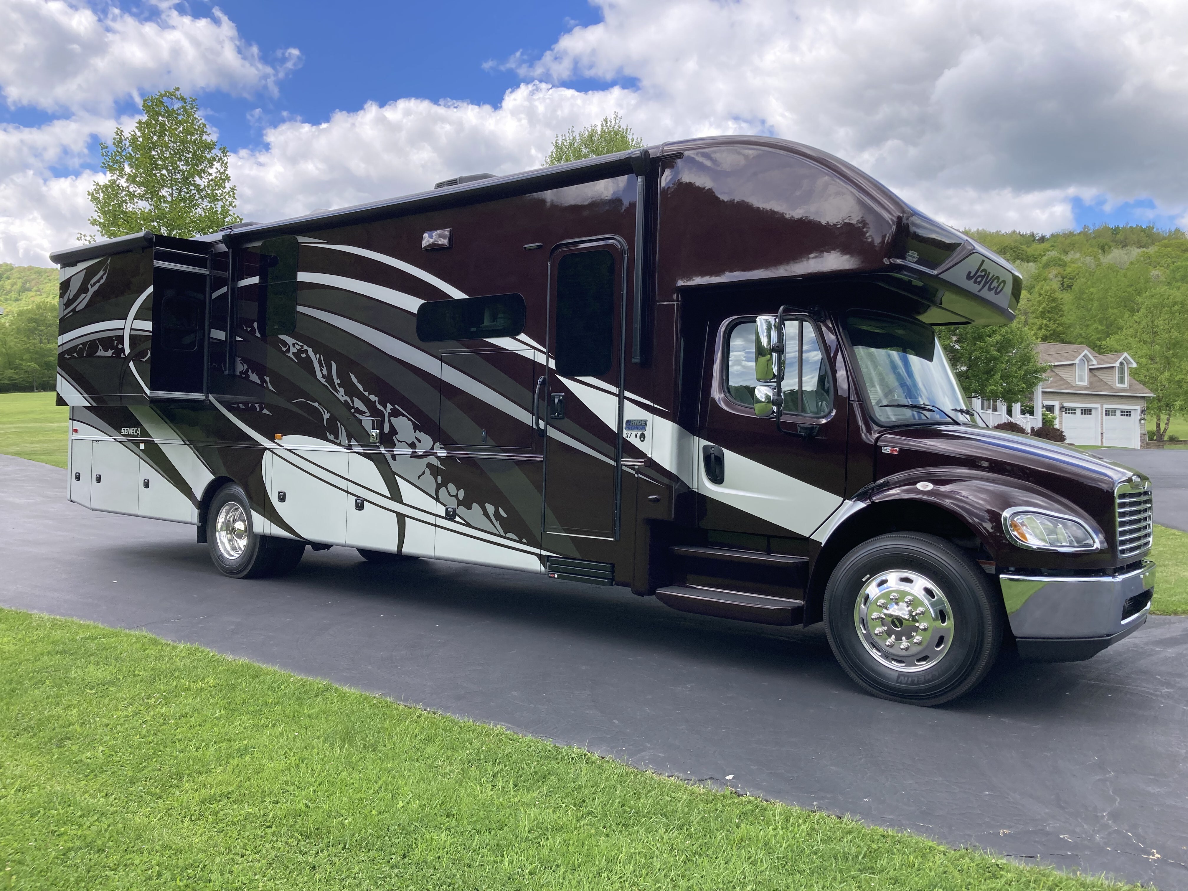 2022 Jayco SENECA 37K in eldred PA