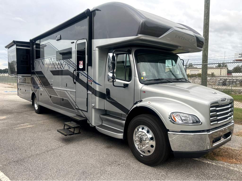 2026 Entegra Coach Accolade 37K RV