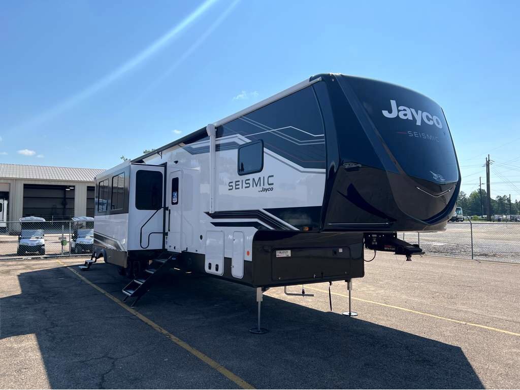 2026 Jayco Seismic 395 Fifth Wheel Toy Hauler RV