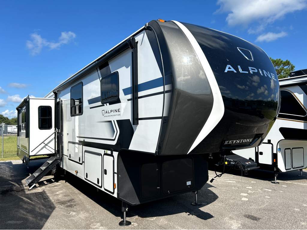 2026 Keystone Alpine Avalanche Edition 379MB RV