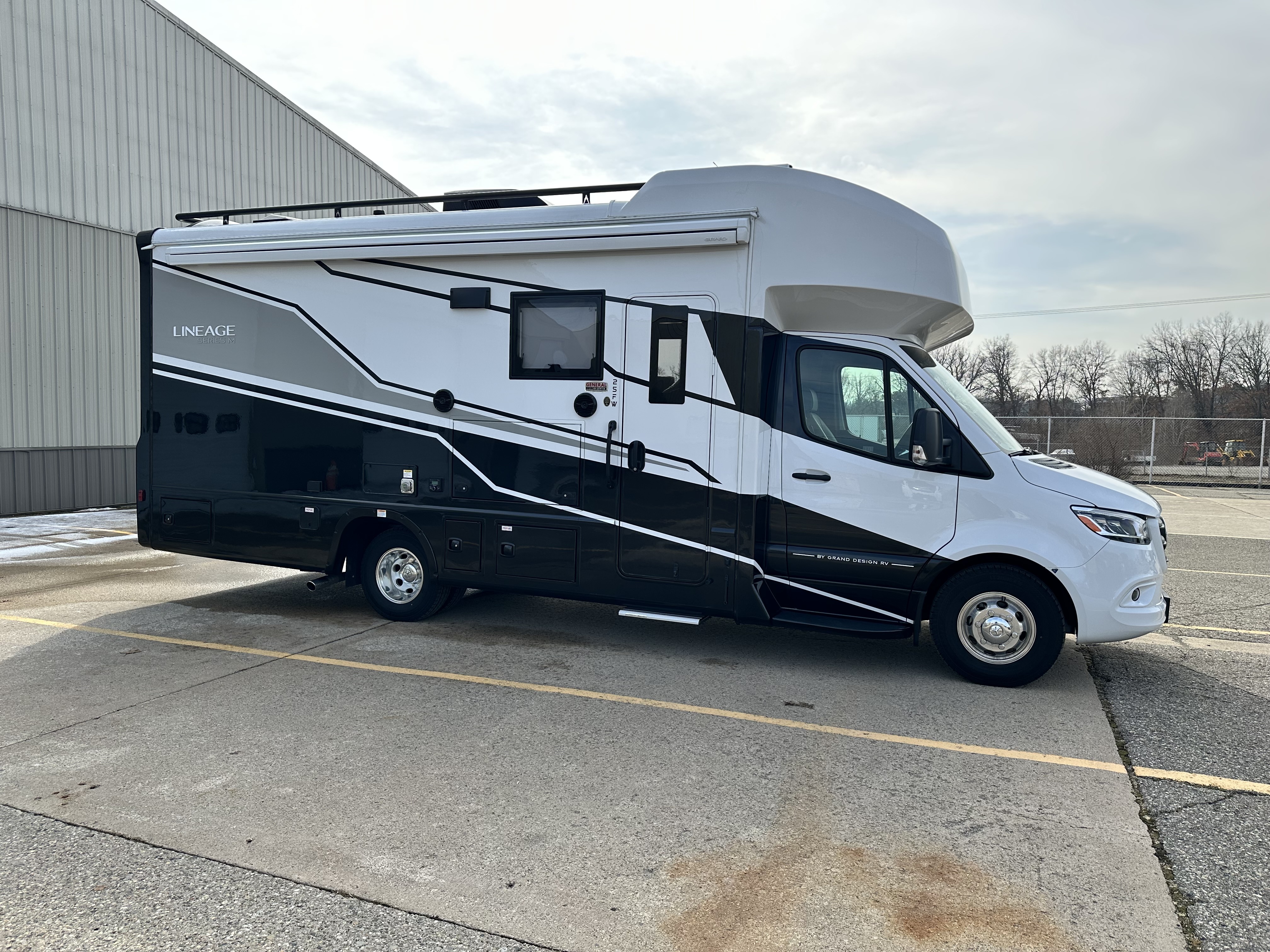 2025 Grand Design LINEAGE SERIES M 25FW in brighton MI