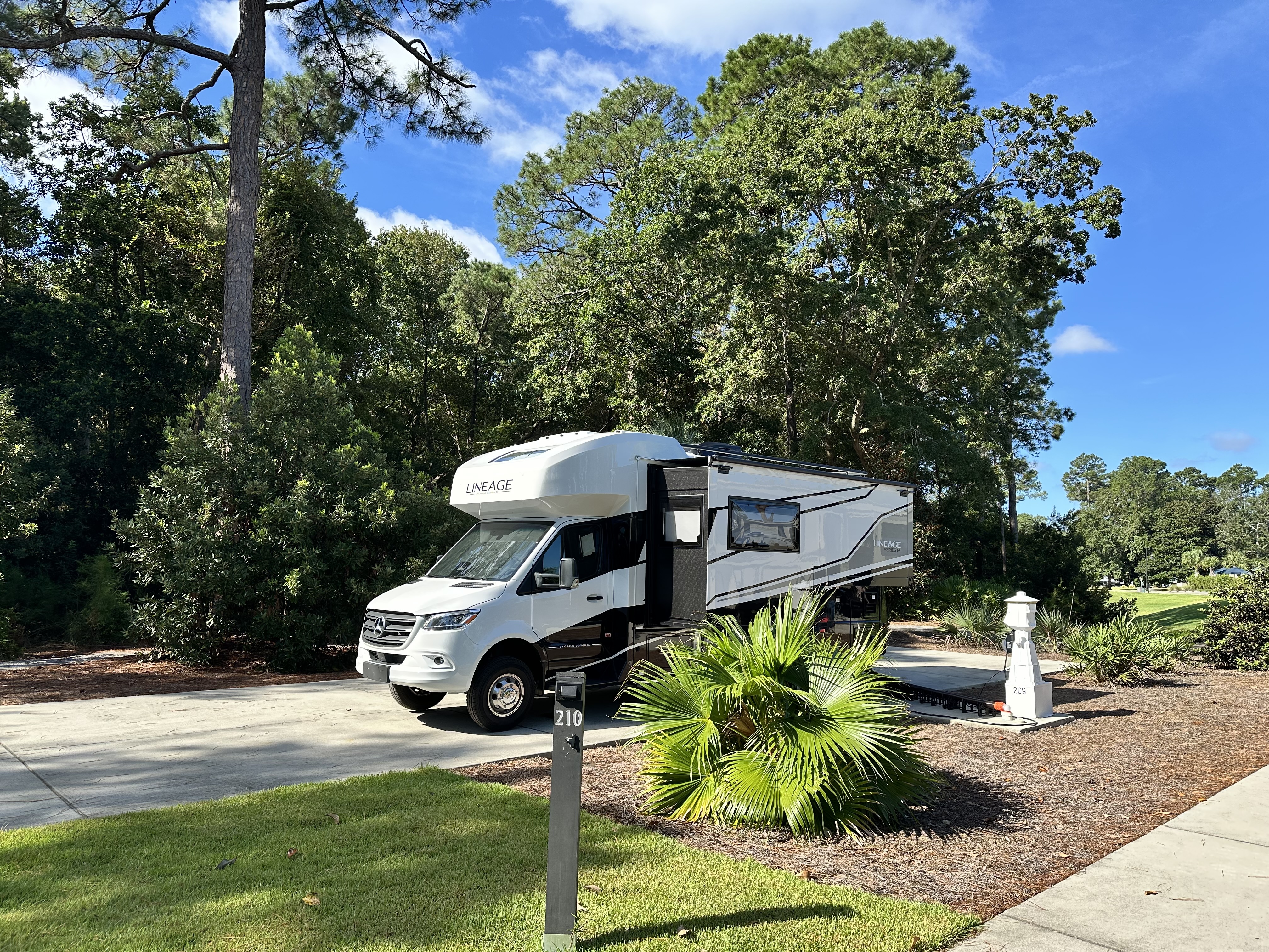 2025 Grand Design LINEAGE SERIES M 25FW RV