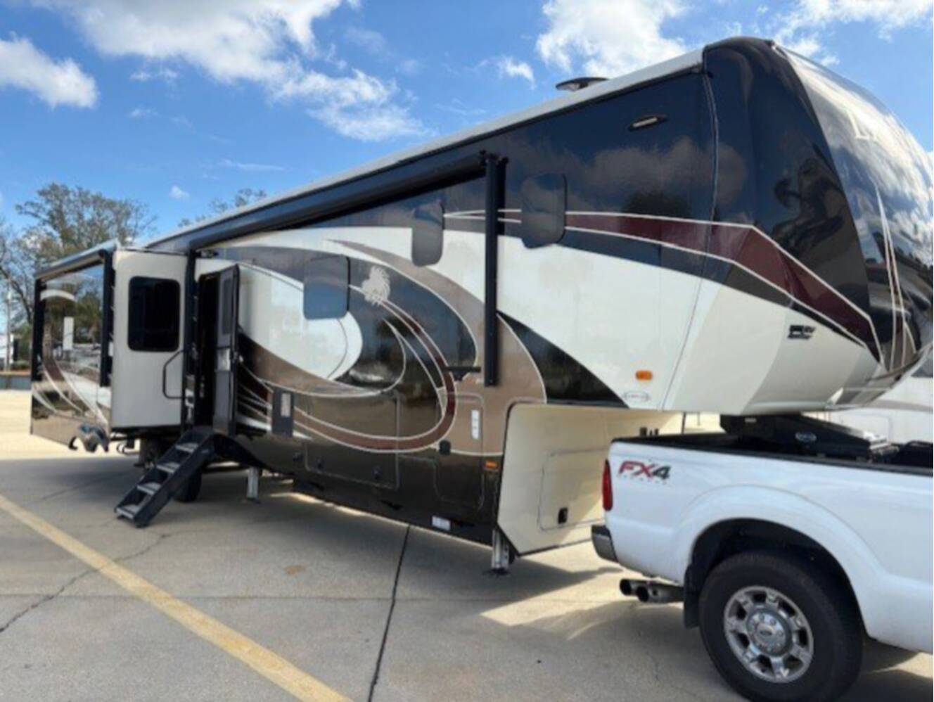A photo of this 2018 Heartland Landmark 365 LM Newport