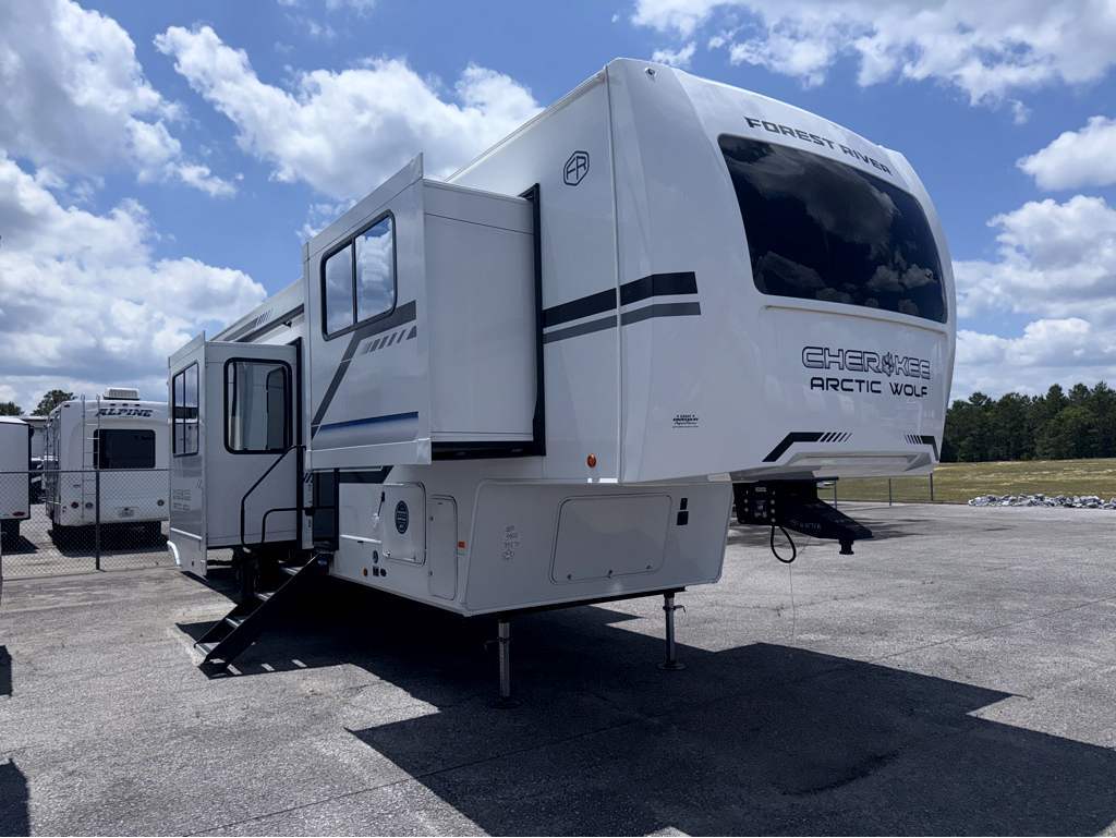 2026 Forest River Cherokee Arctic Wolf 3950SUITE RV