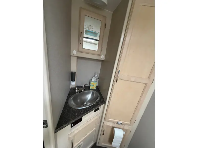 2019 WINNEBAGO MICRO MINNIE 2108FBS
