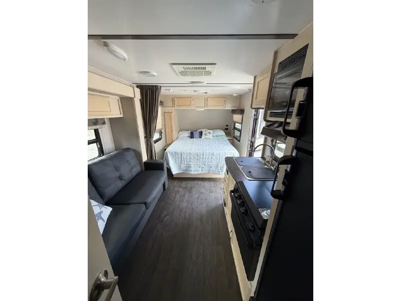 2019 WINNEBAGO MICRO MINNIE 2108FBS