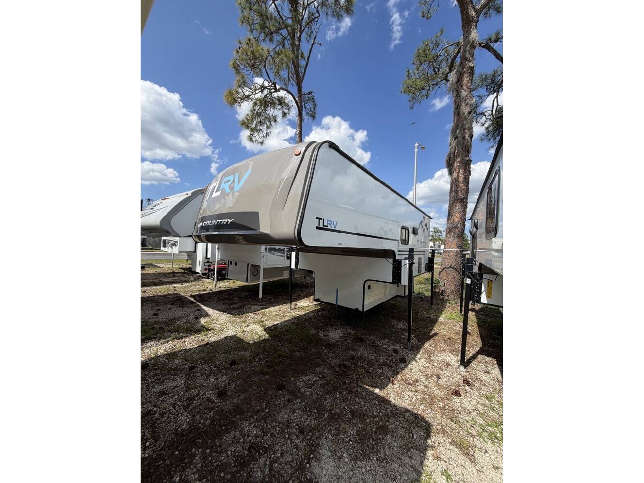 A photo of this 2025 Travel Lite TRAVEL LITE 900U