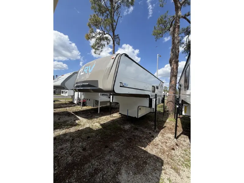 2025 TRAVEL LITE TRAVEL LITE 900U