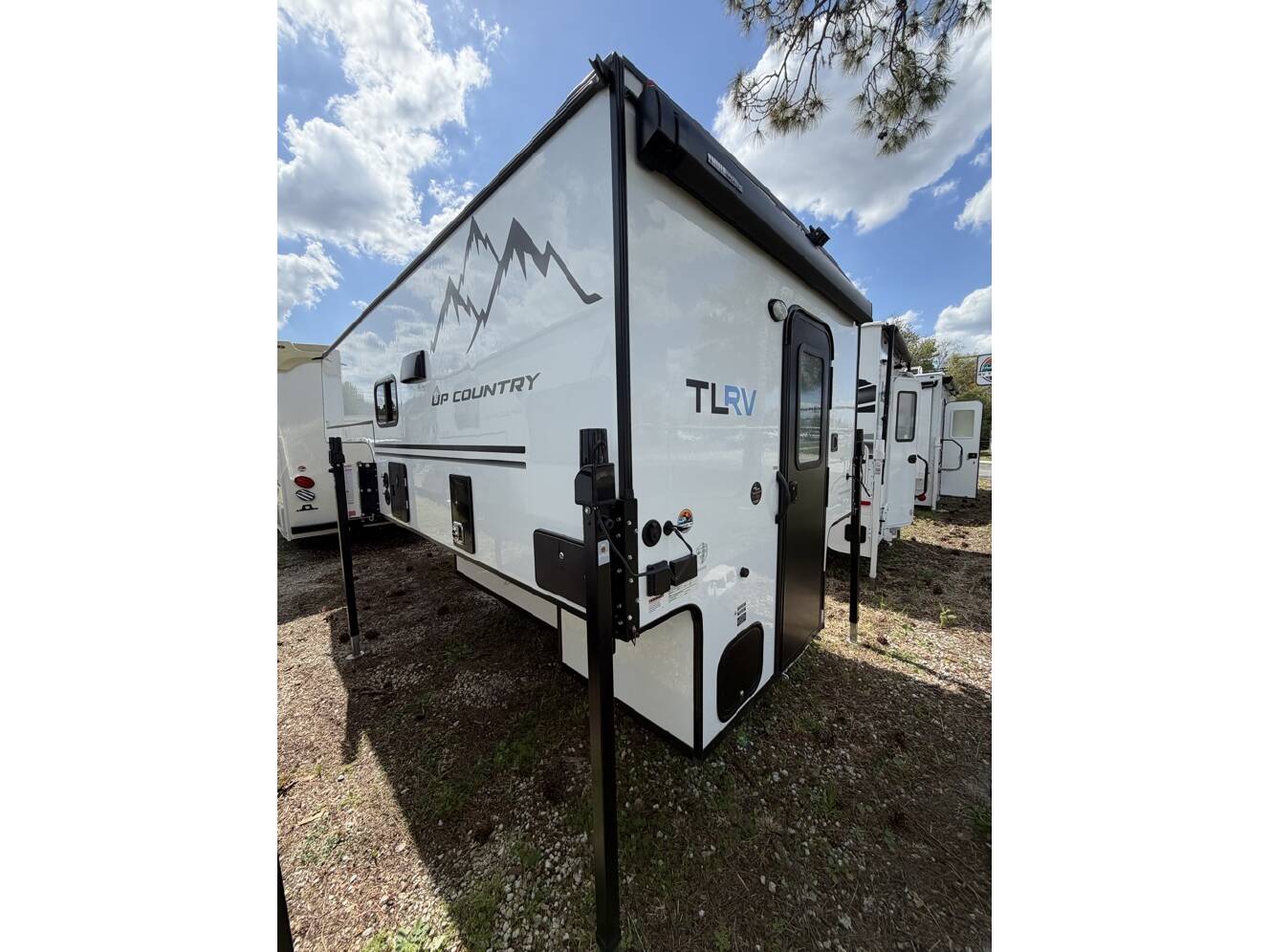 A photo of this 2025 Travel Lite TRAVEL LITE 900U