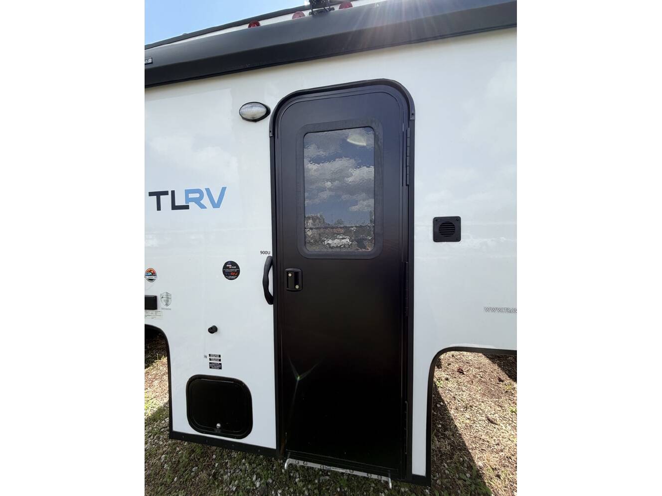 A photo of this 2025 Travel Lite TRAVEL LITE 900U