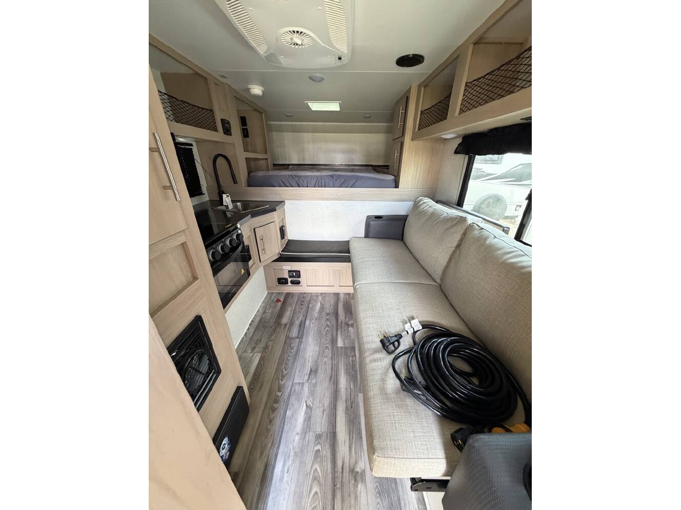 A photo of this 2025 Travel Lite TRAVEL LITE 900U
