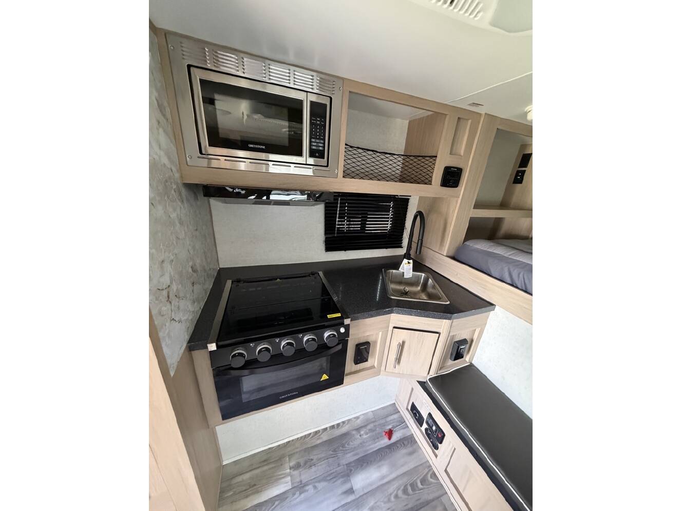 A photo of this 2025 Travel Lite TRAVEL LITE 900U