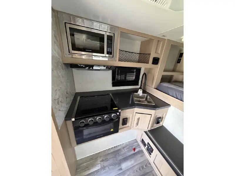 2025 TRAVEL LITE TRAVEL LITE 900U