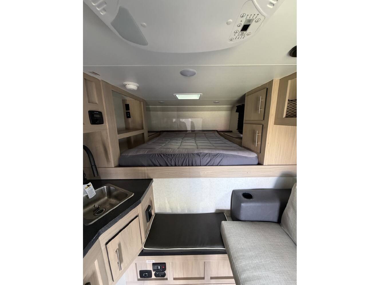 A photo of this 2025 Travel Lite TRAVEL LITE 900U