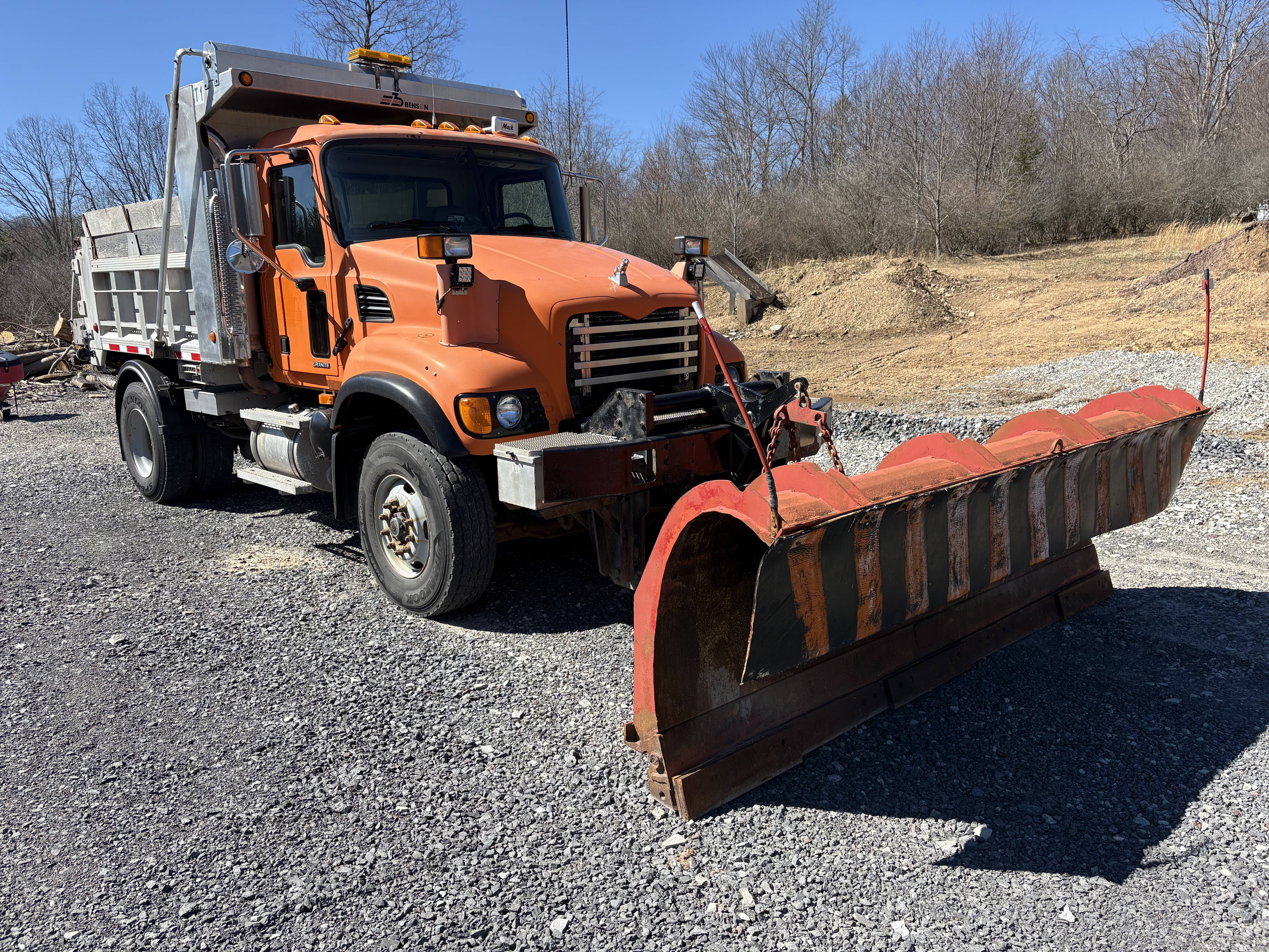 2005 MACK CV712 in Oakland, MD