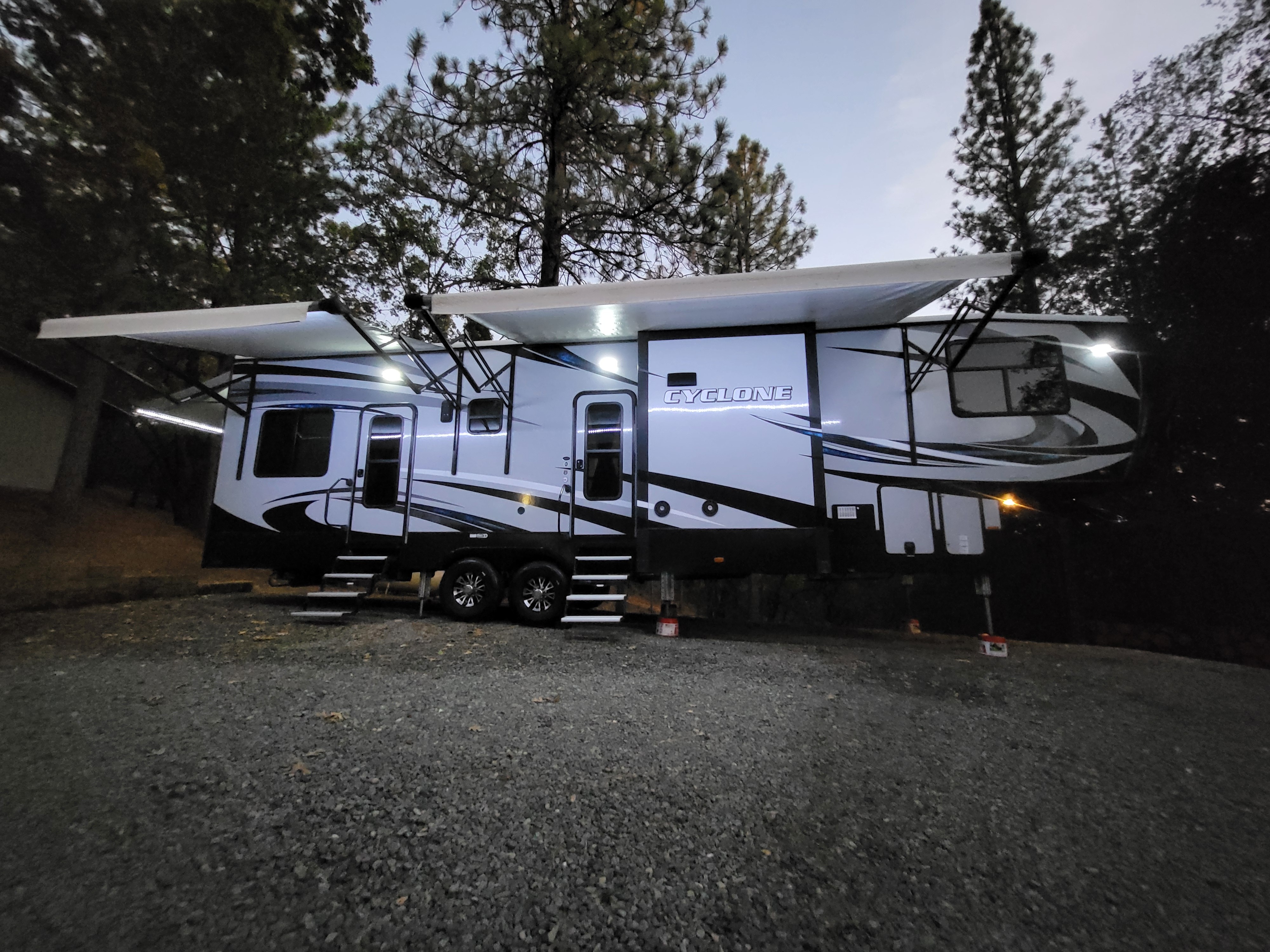 2017 Heartland CYCLONE 3611JS RV