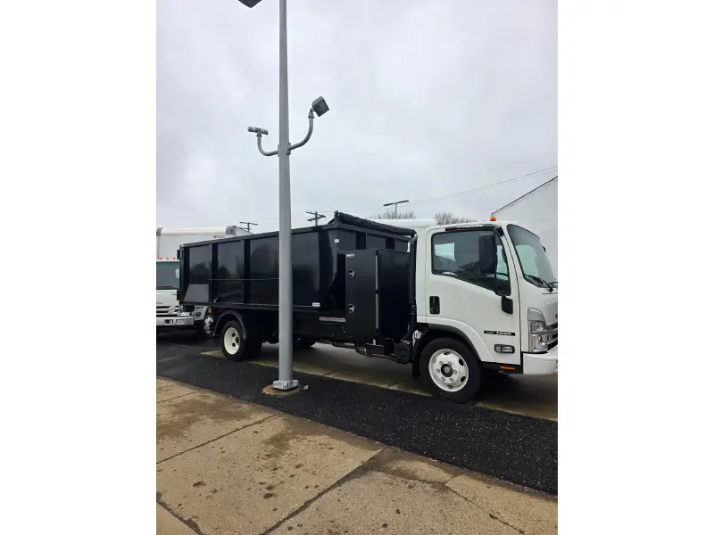 2025 ISUZU NRR