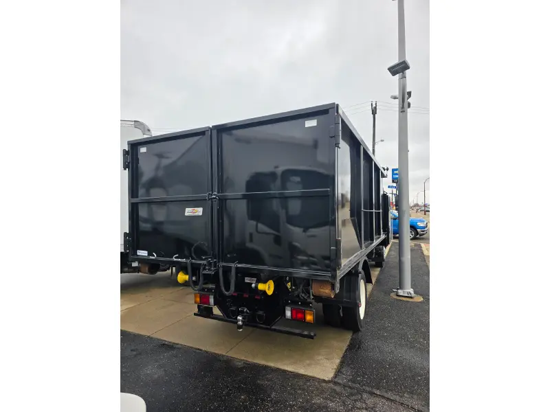 2025 ISUZU NRR